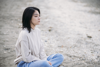 三浦透子、長編映画単独初主演！　恋愛感情を抱かない主人公が幸せを探す「そばかす」12月16日公開
