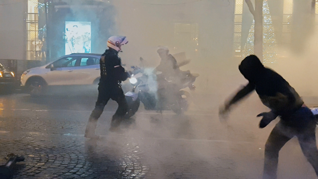 “黄色いベスト運動”、警官による暴力行為を映し論争を呼んだドキュメント「暴力をめぐる対話」9月24日公開 - 画像6