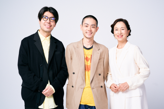 取材に応じた（左から）川村元気監督、菅田将暉、原田美枝子