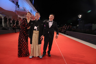 深田晃司監督「LOVE LIFE」ベネチア映画祭で満場の喝采 木村文乃と砂田アトムもレッドカーペットで笑顔