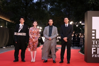 二宮和也、大泉洋、稲垣吾郎、戸田恵梨香がレッドカーペットに登場！ 第35回東京国際映画祭開幕