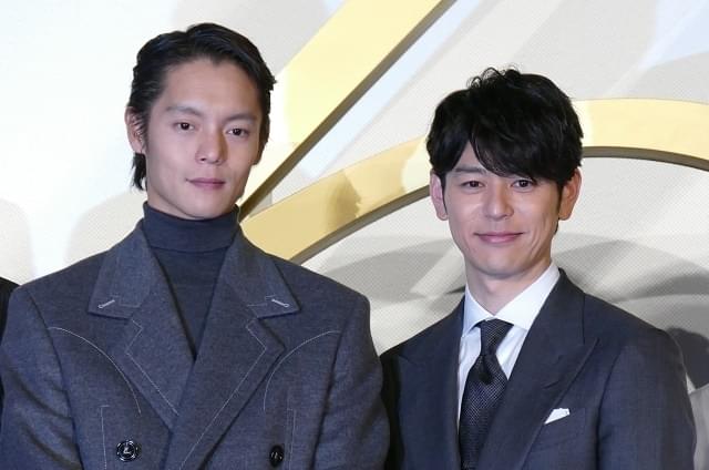 舞台挨拶を盛り上げた妻夫木聡（右）と窪田正孝