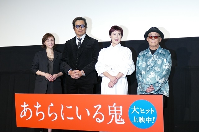舞台挨拶に立った（左から）広末涼子、豊川悦司、寺島しのぶ、廣木隆一監督