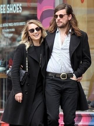 「glee」ダイアナ・アグロン＆「マムフォード＆サンズ」W・マーシャルが結婚！