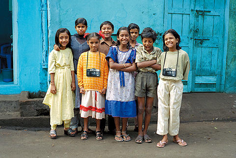 子どもたちがカメラを手にして輝いていく… アカデミー賞最優秀ドキュメンタリー賞を受賞