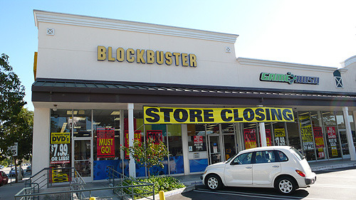 北米最大のレンタルビデオチェーン、ブロックバスターは 年末までに900店以上を閉店すると発表した