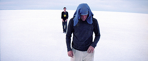 砂漠の中でひたすら歩き続ける ガス・バン・サントの「ジェリー」