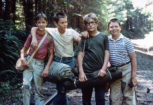 フェニックス（左から2人目）は、 撮影当時15歳で4人の中では最年長。 2回目の映画出演だった
