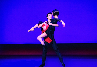 バレエと美術の洗練で魅せる舞台版「パリのアメリカ人」は踊るアート！
