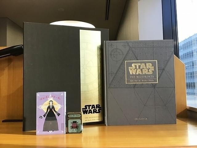 奥が「スター・ウォーズ：ザ・ブループリント（右が書籍、左がカバー）。手前右が「洋酒マメ天国」、左が「私のスタヂオ生活」