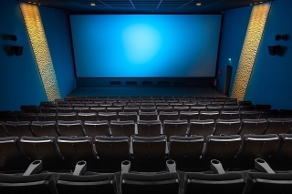 コロナ禍により、映画界に何が起きる？ 公開作の渋滞、興行収入の減少、働き方改革…
