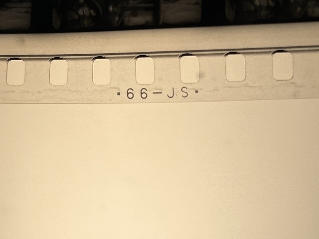 富士フイルムのフィルムにプリントされた「巨人ゴーレム」に記録されたエッジコード