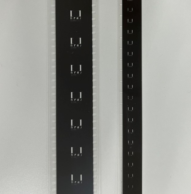35ミリフィルム（左）、16ミリフィルム（右） ともに国立映画アーカイブの先付ロゴ映像