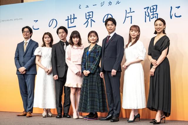 左より、上田一豪（脚本・演出）、桜井玲香（リン役）、村井良大（周作役）、大原櫻子（すず役）、昆夏美（すず役）、海宝直人（周作役）、平野綾（リン役）、音月桂（径子役）