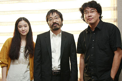 （左から）蒼井優、香川照之、ポン・ジュノ監督