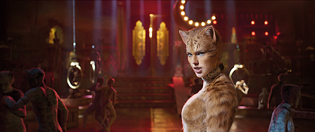 テイラー・スウィフトが妖艶なメス猫ボンバルリーナ役を演じた