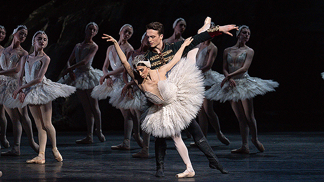 ヤスミン・ナグディの「英国ロイヤル・オペラ・ハウス シネマシーズン 2023/24 ロイヤル・バレエ「白鳥の湖」」の画像