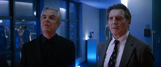 裸の銃を持つ男