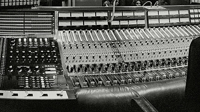 エレクトリック・レディ・スタジオ:ヴィジョン Amazon.co.jp: Electric Lady Studios: A Jimi Hendrix Vision