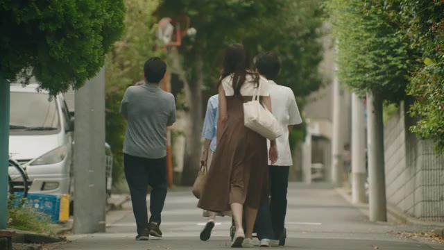 特報B