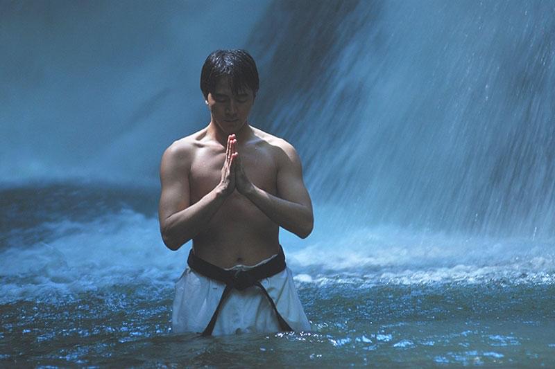 空手映画　DVD　黒帯 KURO-OBI 初回限定版2枚組 中達也直筆サイン入り Amazon.co.jp: 空手映画 DVD 黒帯 KURO-OBI 初回限定版2枚組 中
