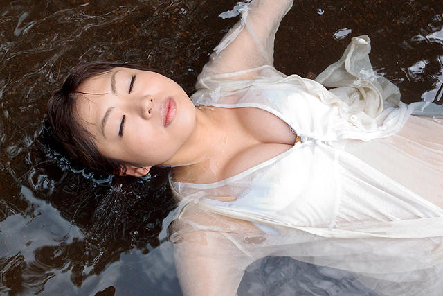 成田梨紗の「すべては「裸になる」から始まって」の画像