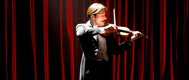 マチュー・アマルリックの「チキンとプラム あるバイオリン弾き、最後の夢」の画像
