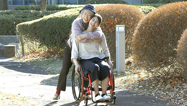 三田佳子の「マンゴーと赤い車椅子」の画像