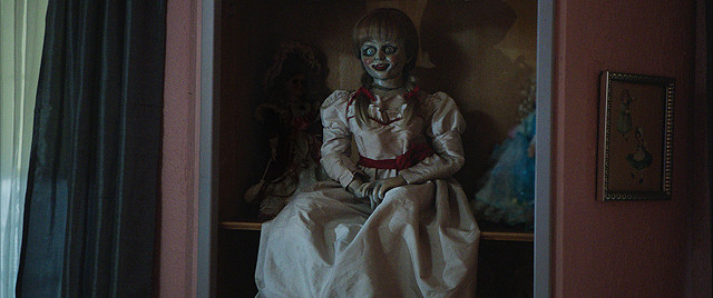 アナベル　死霊館の人形