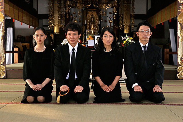 鶴田真由の「家族ごっこ」の画像