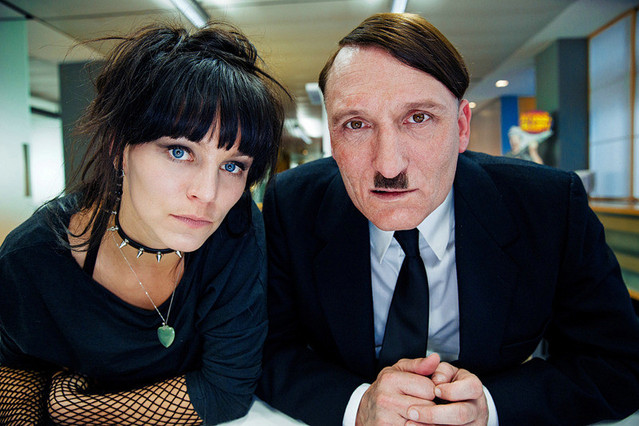 ヒトラーが現代でモノマネ芸人に 問題作 帰ってきたヒトラー 予告完成 映画ニュース 映画 Com