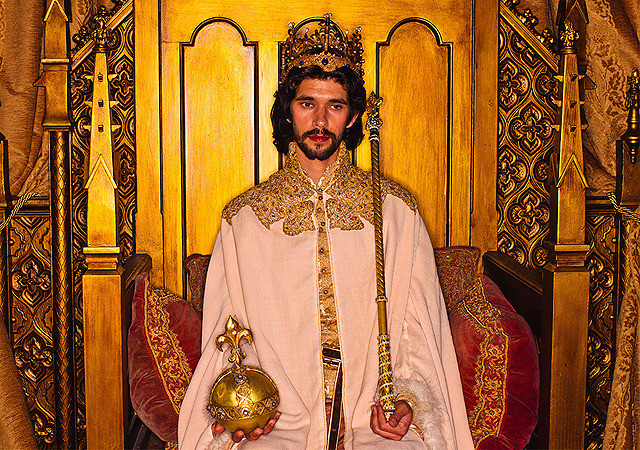 ベン・ウィショーの「嘆きの王冠 ホロウ・クラウン リチャード二世」の画像