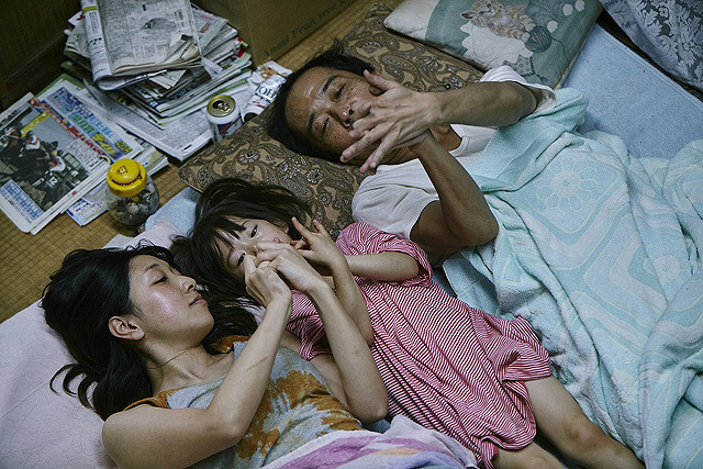 安藤サクラの「万引き家族」の画像