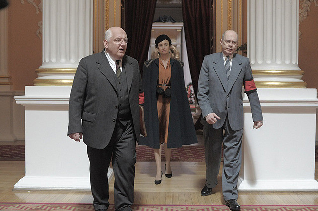 スティーブ・ブシェーミの「スターリンの葬送狂騒曲」の画像