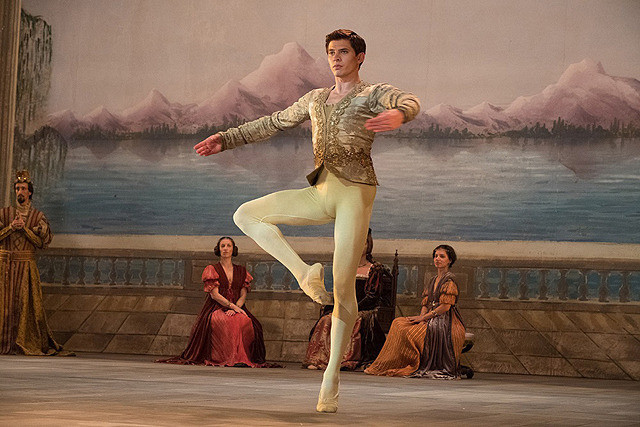 オレグ・イベンコの「ホワイト・クロウ 伝説のダンサー」の画像