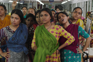 メイド・イン・バングラデシュの映画評論『武器はもちろんスマホ。ブラック企業に反旗を翻した若き女性工員を応援しよう』