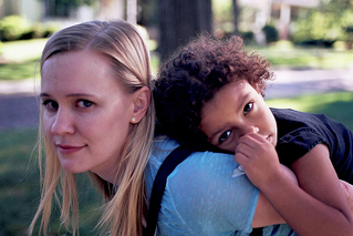 セイント・フランシスの映画評論『子守り女性と家族の試練を通じ、“ありのまま”に向き合う尊さをユーモラスに描く』