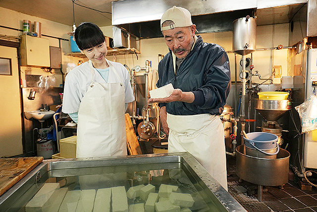 麻生久美子の「高野豆腐店の春」の画像