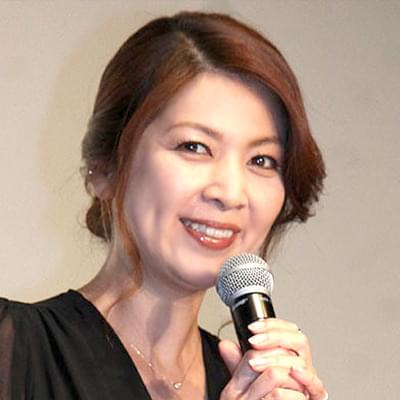 飯島直子 飯島直子56歳、ミニスカ姿＆美脚をファンが絶賛「御御足ながっっ ...