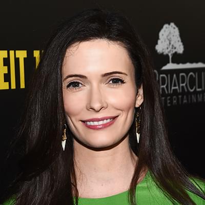 ビッツィー・トゥロック直筆サイン入り超大型写真…Bitsie Tulloch