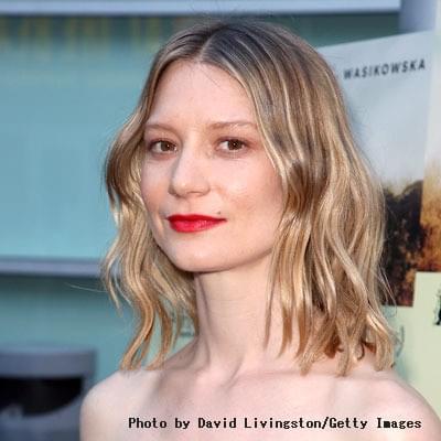ミア・ワシコウスカ直筆サイン入り2Lサイズ写真 Mia Wasikowska Yahoo!オークション - Alice in Wonderland ミア・ワシコウスカ