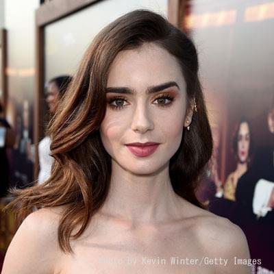 リリーコリンズ 直筆サイン本 Lily Collins 映画 俳優 - メルカリ