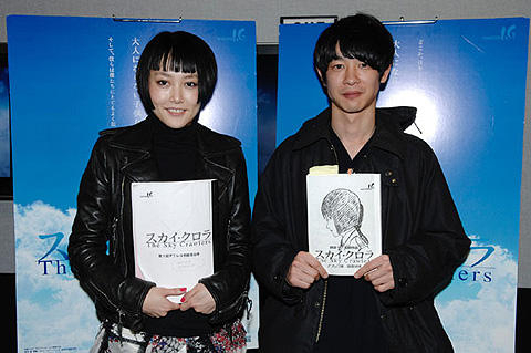 主演声優は共に演技派で知られる菊地凛子と加瀬亮