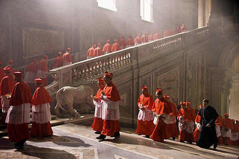 コンクラーベのためバチカンに集まった枢機卿たち
