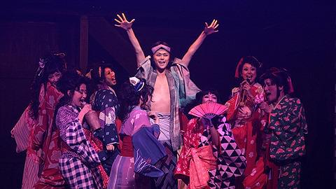 舞台のライブ感が映画館の大スクリーンで迫ってくる!