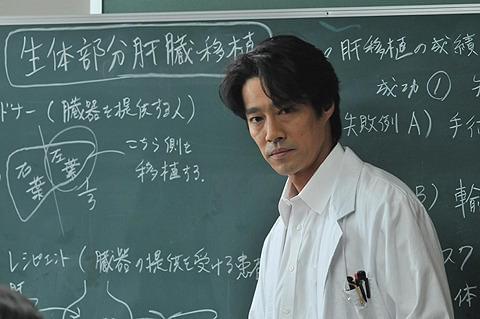 「クライマーズ・ハイ」以来2年ぶりの映画主演となる堤