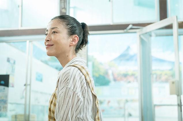 日本を代表する女優となった宮沢りえが、余命2カ月の「肝っ玉母ちゃん」を熱演!