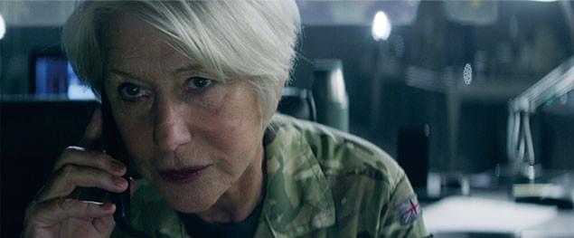 英米合同作戦の指揮官を演じるミレンのほか、名優たちの演技が緊迫感を高める!