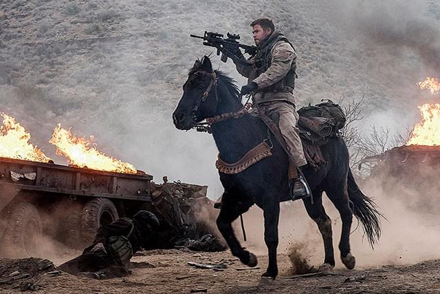 米軍騎馬隊(グリーンベレー)の壮絶な戦いを、手加減一切なしの迫力の映像で活写