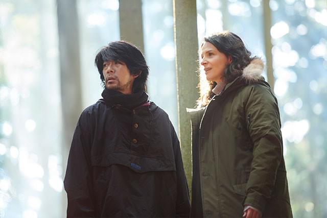 (左から)河瀬作品常連の永瀬正敏と、出演を熱望したオスカー女優J・ビノシュが共演